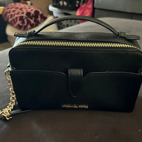 Michael Kors Elegant Black Crossbody Bag - Picture 13 of 13